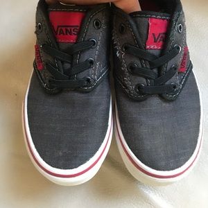 No lace youth gray & red slip on vans